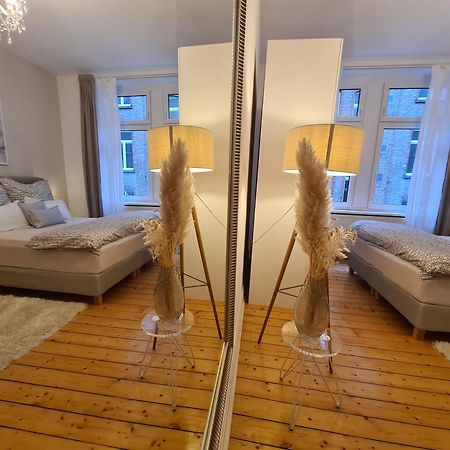 Home Away From Home Stylish Central Netflix Kitchen Висбаден Экстерьер фото
