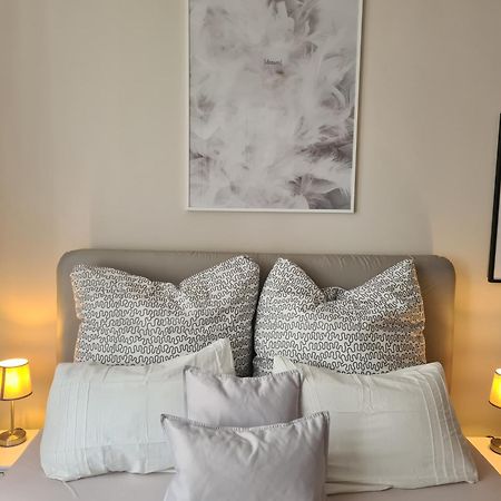 Home Away From Home Stylish Central Netflix Kitchen Висбаден Экстерьер фото
