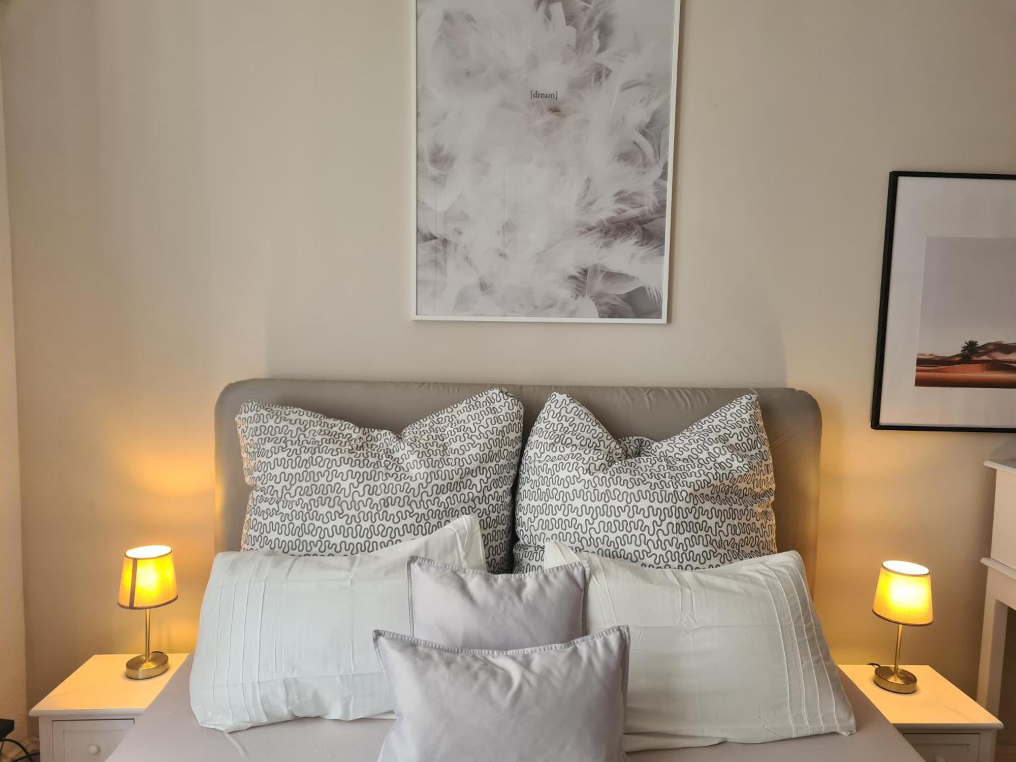 Home Away From Home Stylish Central Netflix Kitchen Висбаден Экстерьер фото